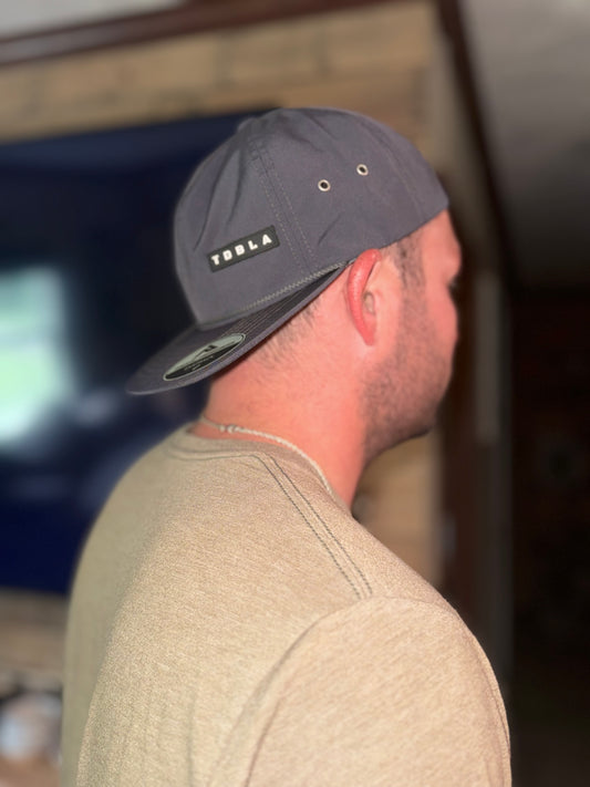 MEN'S FLAT BILL PERFORMANCE | UNSTRUCTURED HAT