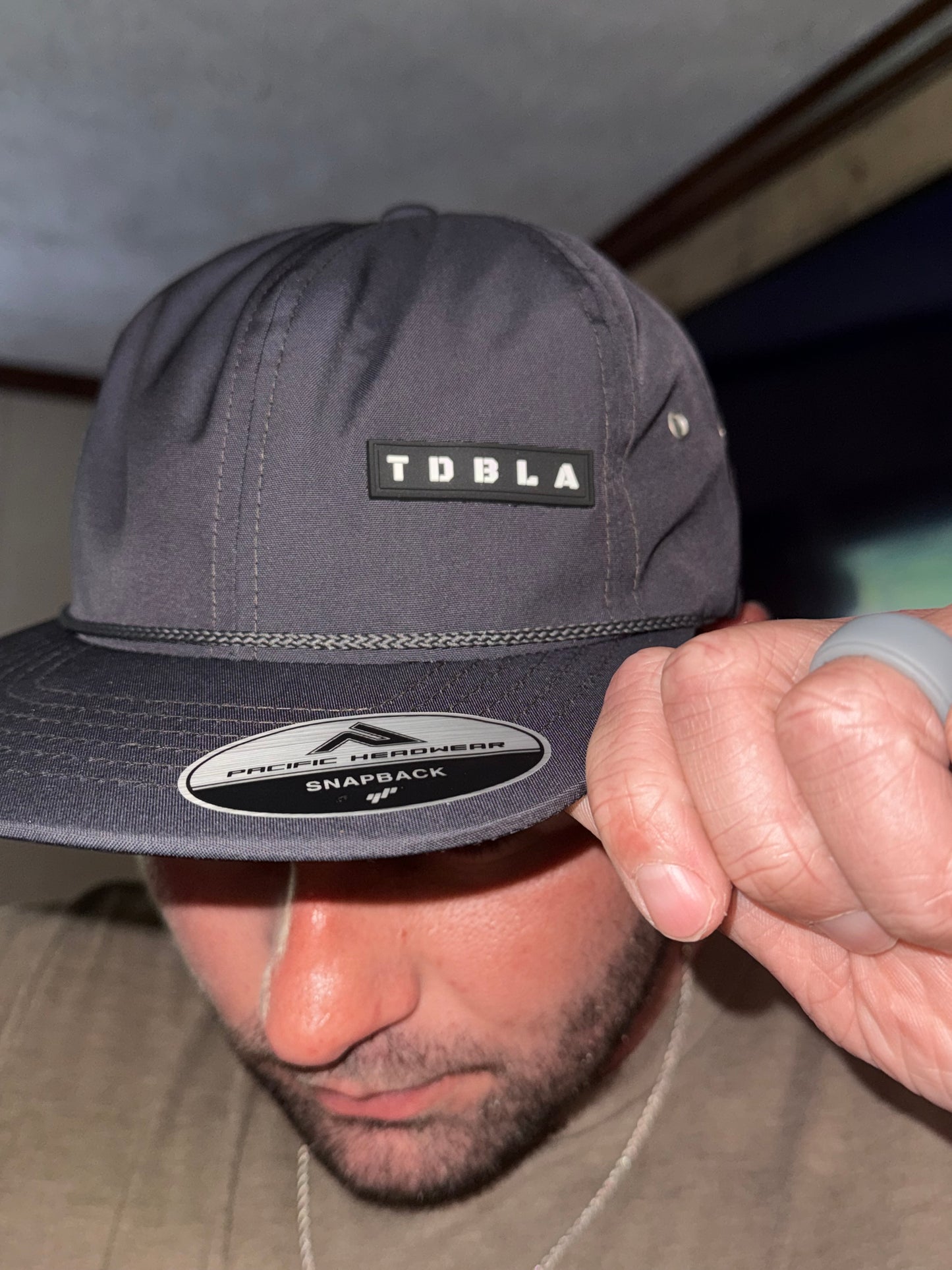 MEN'S FLAT BILL PERFORMANCE | UNSTRUCTURED HAT